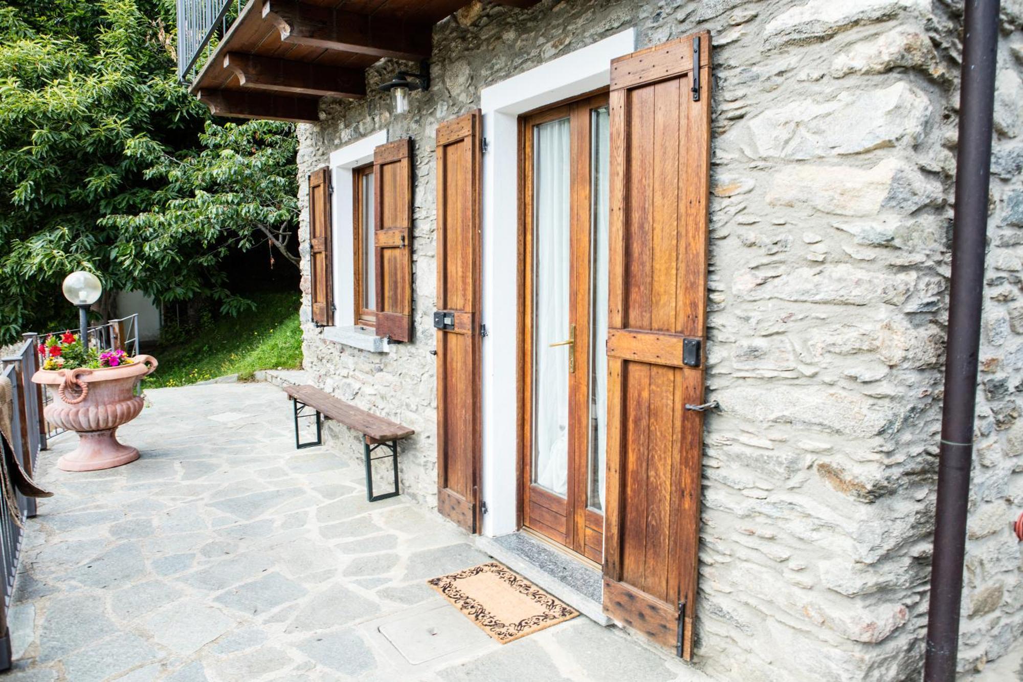 Agriturismo La Fonte Di Mariella Gravedona Exteriör bild