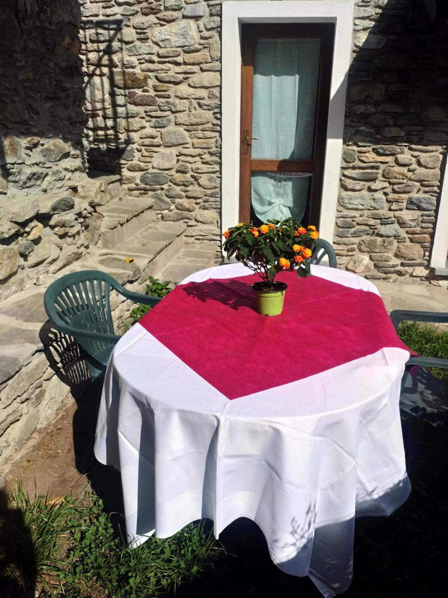 Agriturismo La Fonte Di Mariella Gravedona Exteriör bild